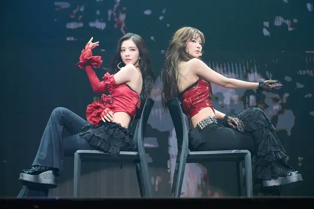 Kkorepo's tweet photo. 「Red Velvet」#IRENE ＆#SEULGI、初のアジアツアーを終了...「より成長したようだ」#RedVelvet
🔗https://t.co/NDWMusxlea https://t.co/NDijl0fUPg