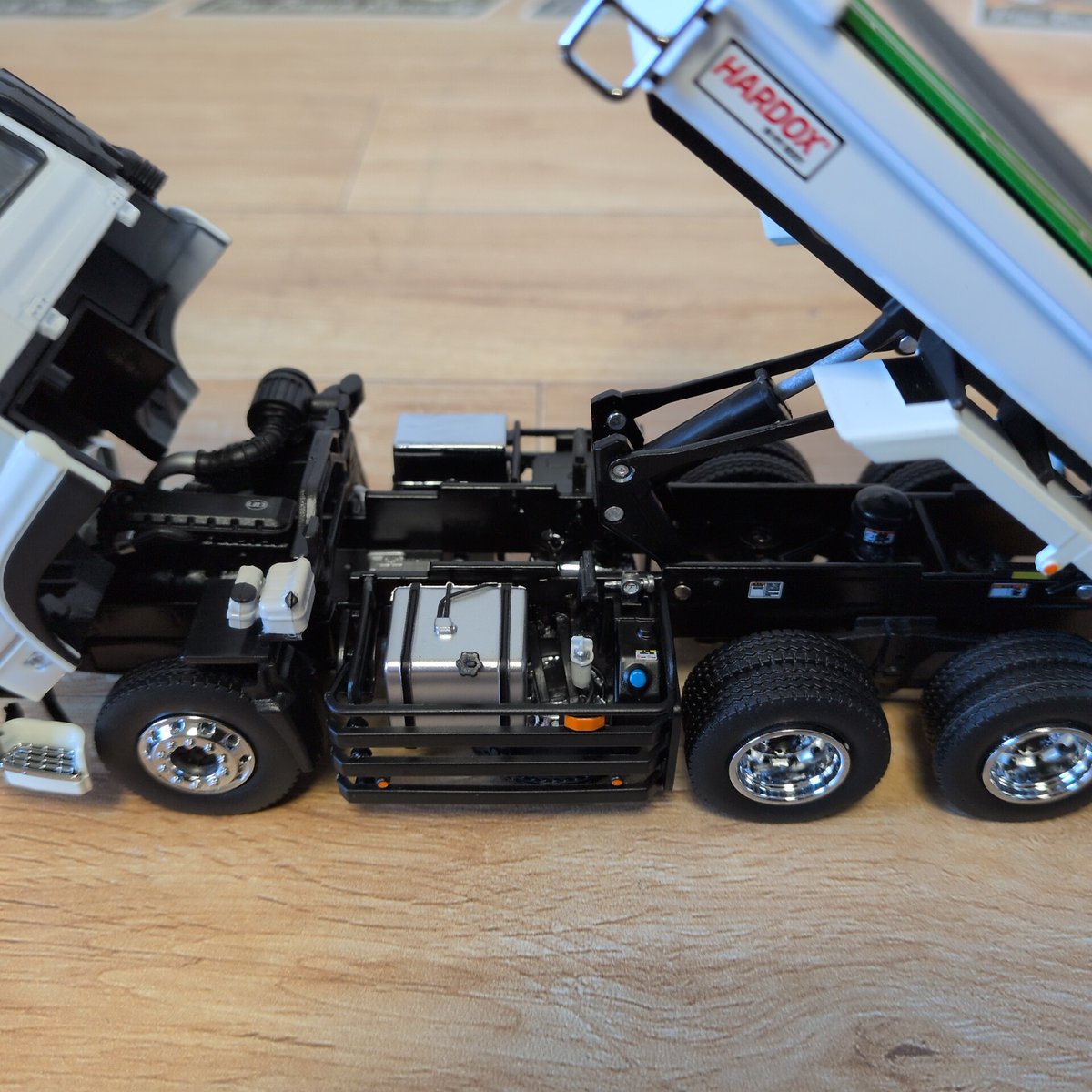 UYf7qn15742's tweet image. #UD TRUCKS   ホビーロードにターンバックル仕入れに行って気がついたらダンプにメロメロになりました😵男子ってこうゆうのが好きでしょ🫣