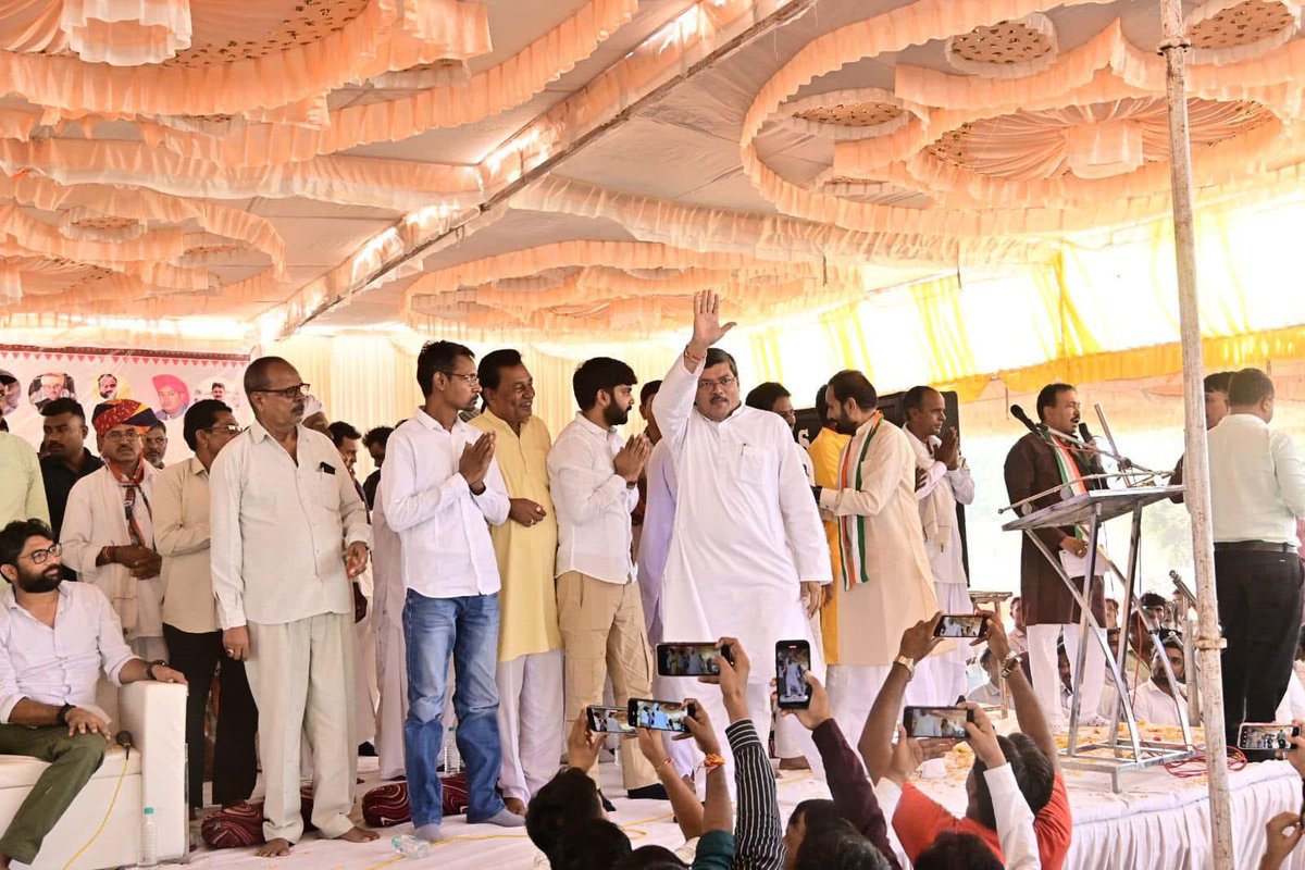 GulabsinhRajput's tweet image. AICC महासचिव,गुजरात कांग्रेस के प्रभारी व राज्यसभा सांसद मा. श्री @MukulWasnik जी को जन्मदिन की हार्दिक शुभकामनाएं। 

आप स्वस्थ और दीर्घायु रहें, ईश्वर से यही कामना करता हूं।
#MukulWasnik
#happybirthday