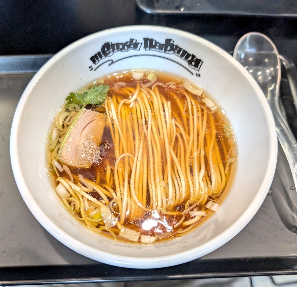 787さん
「洋風らーめん」
「お子様らーめん」

皆様同様レギュラーメニューの中ではやっぱりコレが一番気になりますよね

…隣の常連さんが洋風らーめんをタレ抜きで食べてらしたけど上級者過ぎて真似出来ない