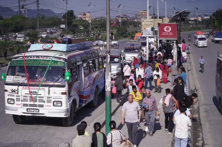 UjyaaloN's tweet image. दसैं नजिकिएसँगै कोटेश्वर र जडीबुटीमा उपत्यका छोड्नेको भिड (फोटोफिचर)
#nepal #Dashain #PhotoFeature