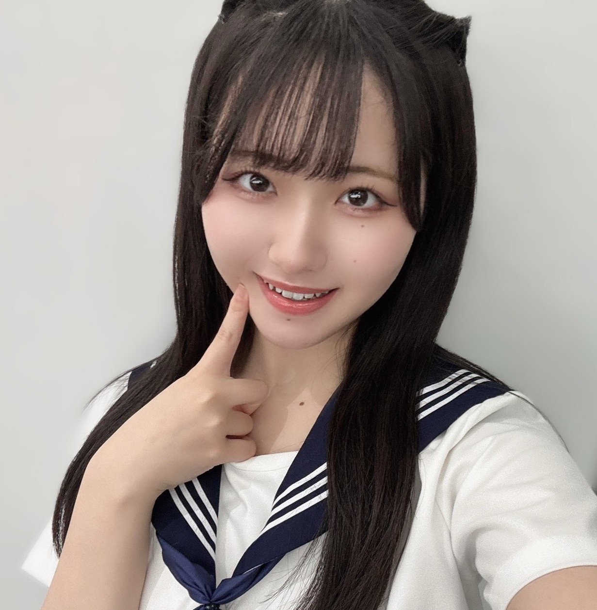 美桜 Vドレープとサテン生地が美しい🪽 秋はジャケットと合わせ