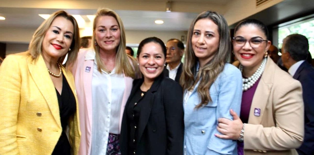 Maura_Arredondo's tweet image. Amiga senadora @karencastrejont siempre es un gusto saludarte!!
#LasMujeresAlPoder