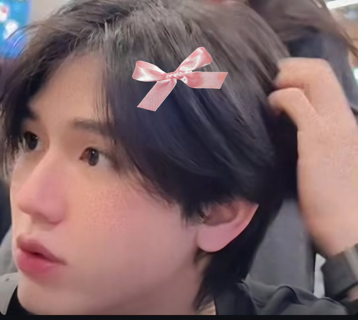 Aratox3's tweet photo. Why does he alw.ays look so fluffy? 😭🤏

#เตนิว #taynew #Newwiee https://t.co/jzyO51ws4l
