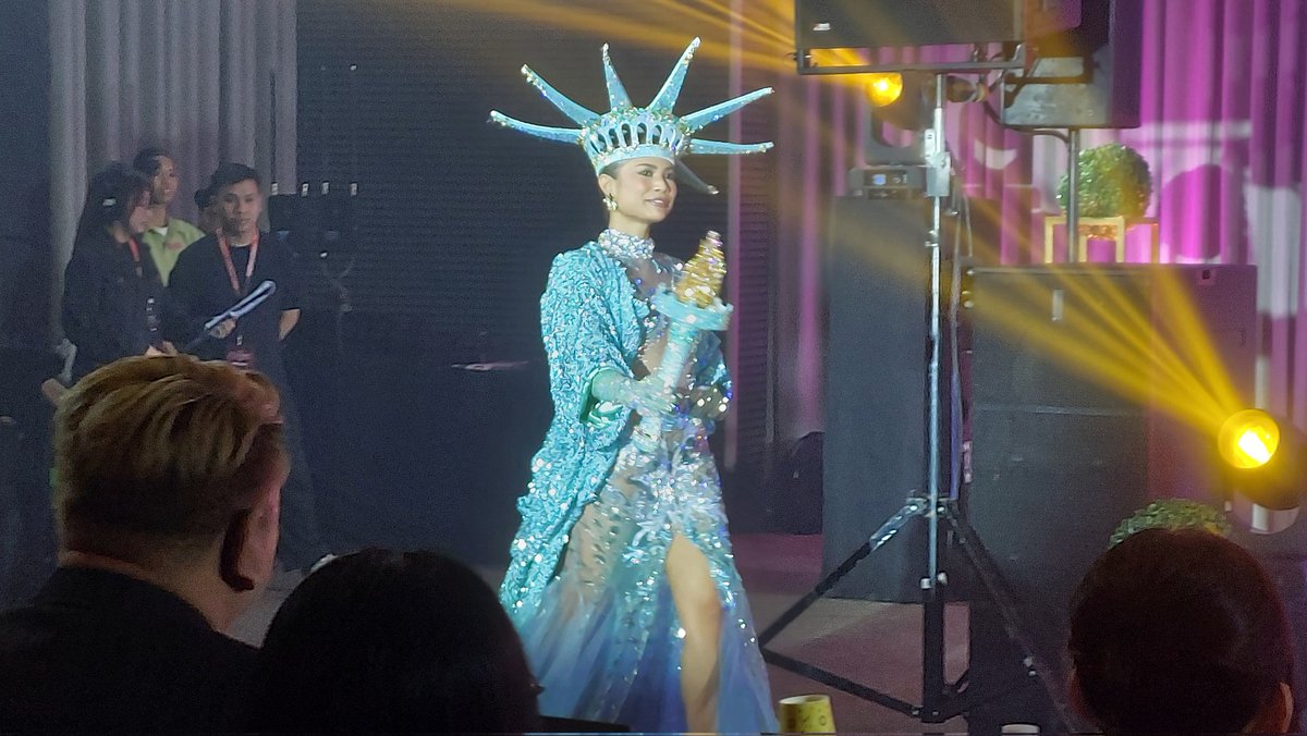 LOOK: Filipino-American Kayla Jane Usison, representing the United States, channels Sandra Bullock's "Miss Congeniality" in her Lady Liberty attire in the #MissAsiaPacificIntl2025 national costume competition. #HERstoryAblaze | @diyarista LOOK: Filipino-American Kayla Jane Usison, representing the United States, channels Sandra Bullock's "Miss Congeniality" in her Lady Liberty attire in the #MissAsiaPacificIntl2025 national costume competition. #HERstoryAblaze | @diyarista