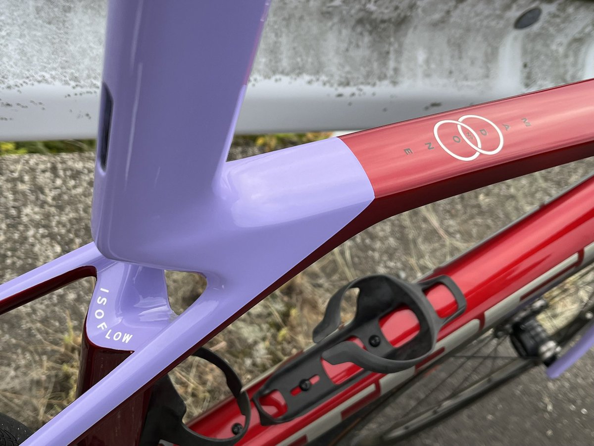 HiroHiro_jp's tweet photo. #今日からまたトレック民
TREK Madone SL5 Gen8 納車されました‼️😊

アルテグラDi2（パワメ）、FULCRUM SPEED55、カーボンエアロハンドル、フレーム一部塗装😁😁😁 https://t.co/mvjnTlznPX