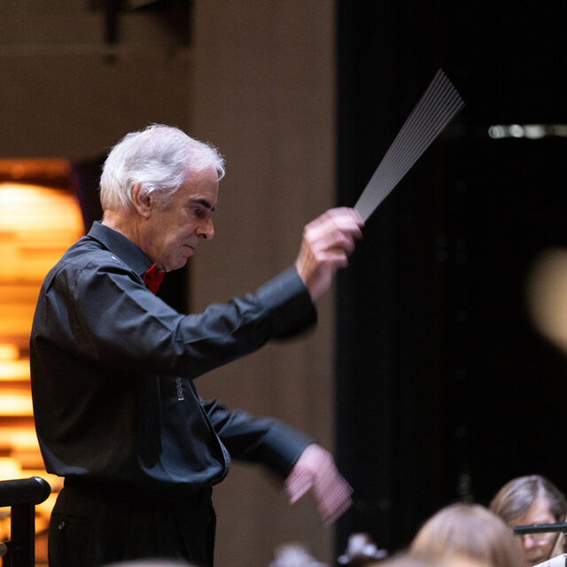 Muffin61's tweet image. This week we have plenty of good classical music plus interviews with Chris Hopkins, Artistic Director of Amersham Festival of Music and John Dunnett, Conductor of the Wycombe Sinfonia. From 10am tomorrow see www.classicscount/this-week
for details #ClassicalMusic