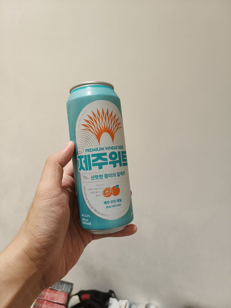 有點熱心情也有點悶 然後就喝了這罐
再然後......就開始暈了 是我酒量退步還是太熱會影響！！？？？