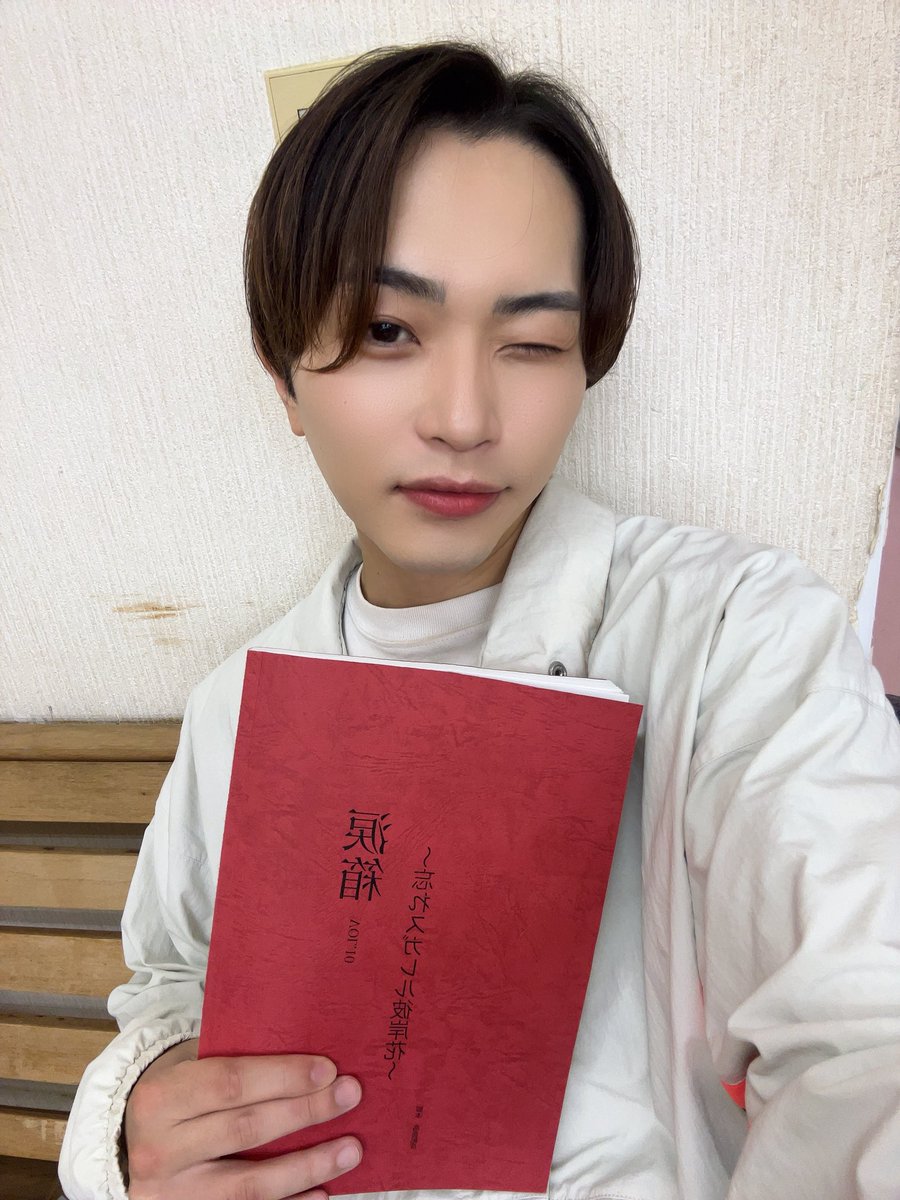 arimura_yuma's tweet photo. 朗読劇 #涙箱 初日、2日目そして
3日目のマチネとご観劇いただき
ありがとうございました😭🙏‼️

本日のマチネは満席でたくさんの方々に
観劇いただき大感謝でございます🙇🙇

さて折り返し！頑張ってまいります💪🏻

当日券などございますので
残り3公演よろしくお願い致します🥰 https://t.co/YofMpr9G3N