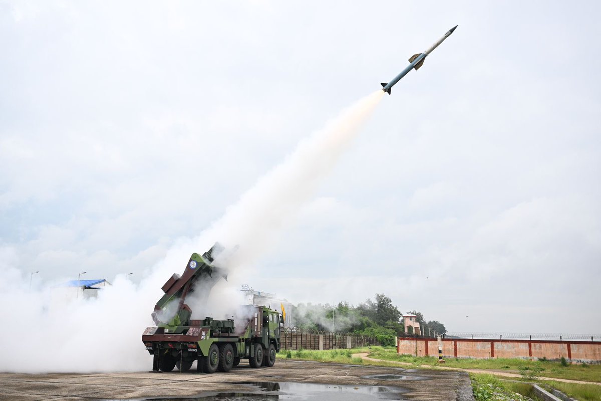 defenceattnews's tweet image. Indian Army issued a tender to BEL to buy ‘Anant Shastra air defence system’ #QRSAM at Cost of RS 30,000 Cr.

#Missile #Airdefence #Army #Military #Defence