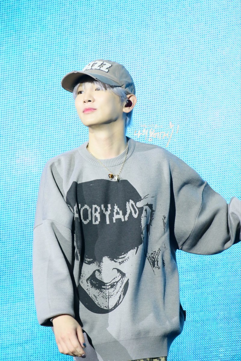 my_keybom's tweet photo. 250927 키랜드 사운드체크
내가 사는 이유..🩶😉
#키 #key #기범 https://t.co/G8s6H7tVqz
