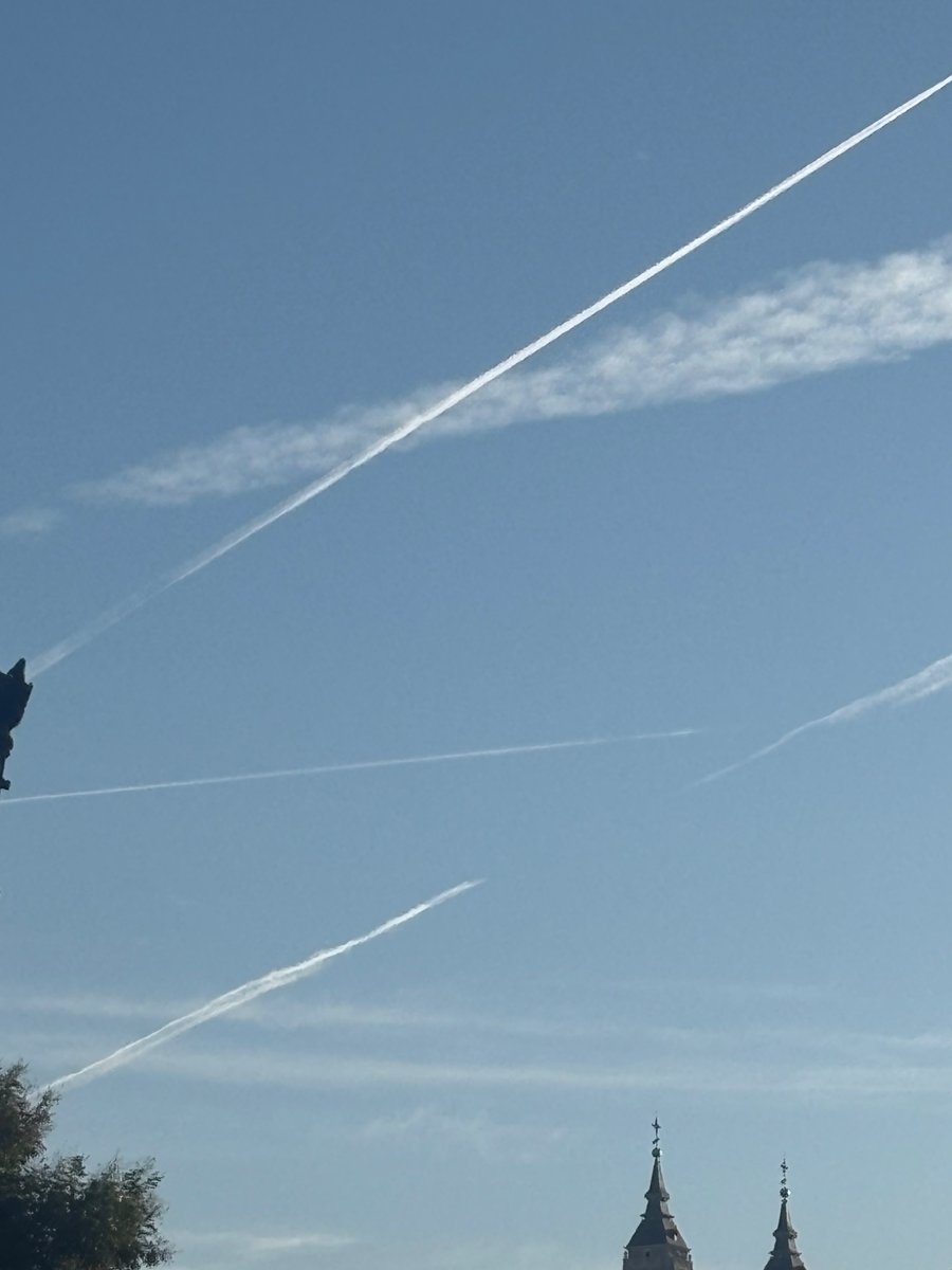 Ya están fuchingando los cielos para que no toque el  gordo de Navidad en Madrid. Malditos poderosos!