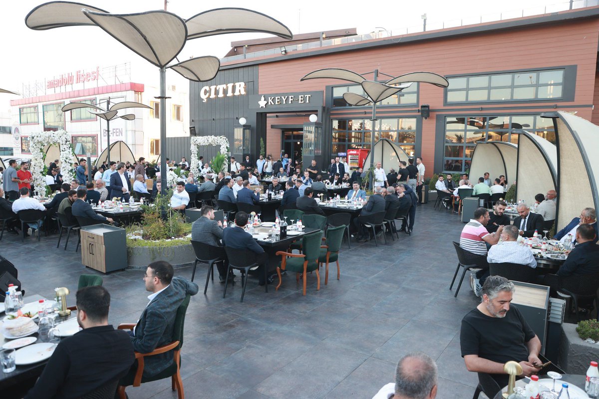 Şanlıurfa’da yeni bir lezzet noktası: Çıtır Keyf-Et Karaköprü’de açıldı!

MHP Şanlıurfa İl Başkan Yardımcısı, aynı zamanda iş dünyasında gurur duyduğum yeğenim Levent Kama’nın hayata geçirdiği bu mekân; şık atmosferi, zengin menüsü ve samimi ortamıyla şehrimize yepyeni bir soluk