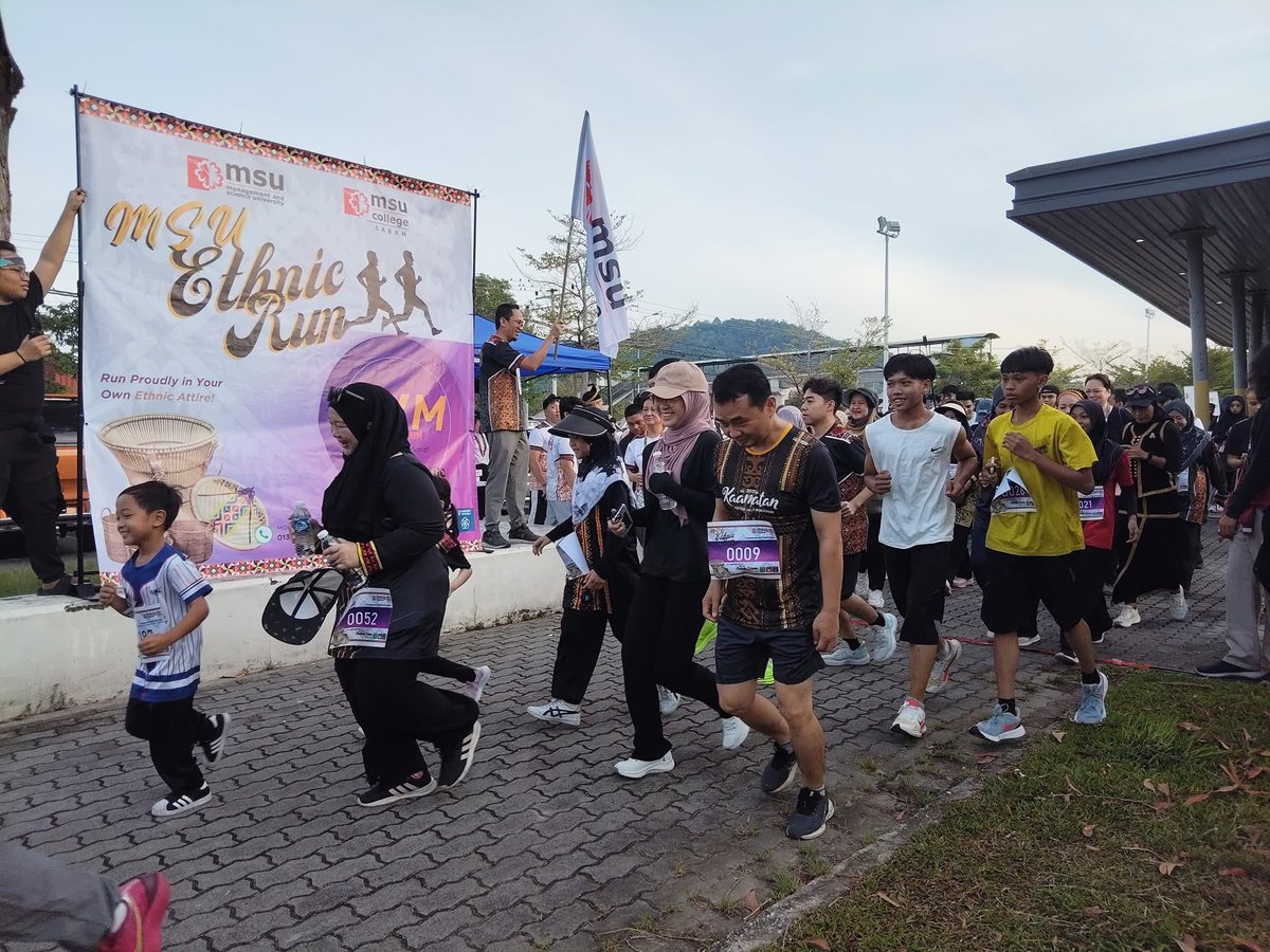 MSUCSabah's tweet photo. Program MSU Ethnic Run 2025 bukan sekadar acara larian, tetapi wadah untuk memperkukuh nilai kebersamaan, memperingati warisan budaya, serta mengutamakan kesihatan dan kesejahteraan.

#go2MSU #beMSUrians #msucollegesabah #MSUethnicrun #SabahMajuJaya https://t.co/XtLq89KLeS