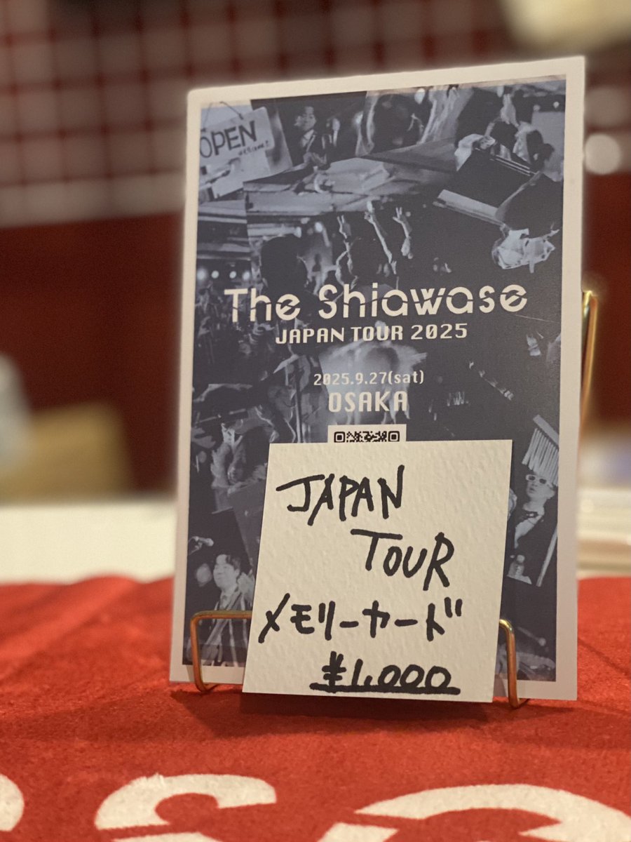 🇯🇵ツアー会場限定グッズ🇯🇵

【JAPAN TOURメモリーカード】
・¥1,000

QRコードからJAPAN TOURのライブやオフショットなどの写真・映像がご覧いただけます！
※データは後日アップロードとなります。

裏面にはメンバー手書きのセットリスト付き✍️(メンバー3種ランダム)