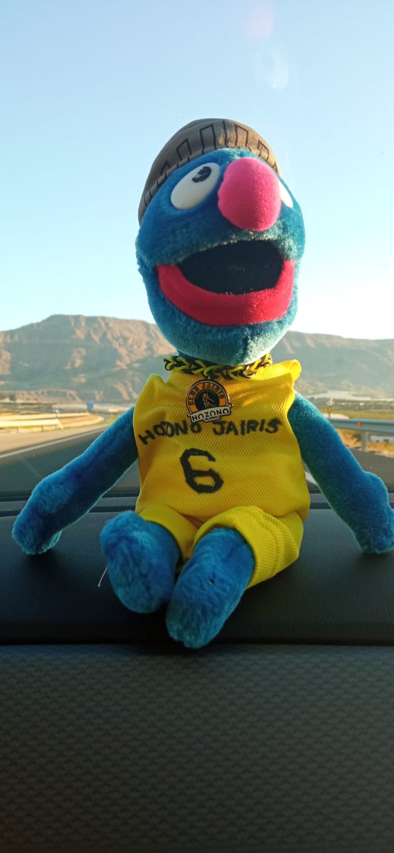zonajairis's tweet photo. La expedición @zonajairis @cbjairis ya va camino a Huesca para la #supercopa  @CompeticionFEB 
Todo por ganar, nada por perder 
A disfrutarlo #ZonaJairisOnTour #Minions #Supercoco https://t.co/8dHiRkoAh3