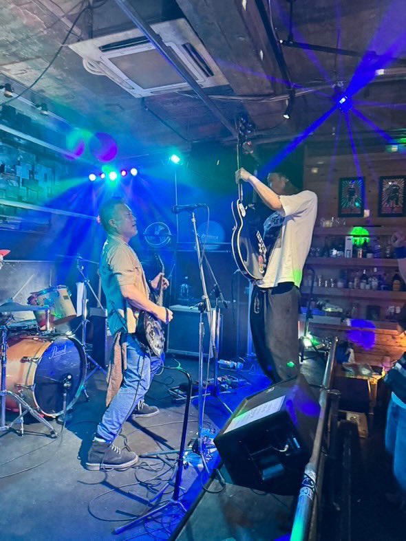 SASAZI0501's tweet photo. 今夜は高岡クローバーホールでライブだべ。出番は20:20start!! We are "society attack!!" 50半ばでまだパンクバンドやれてるのは幸せだべ。 https://t.co/KFPKoxtMqw