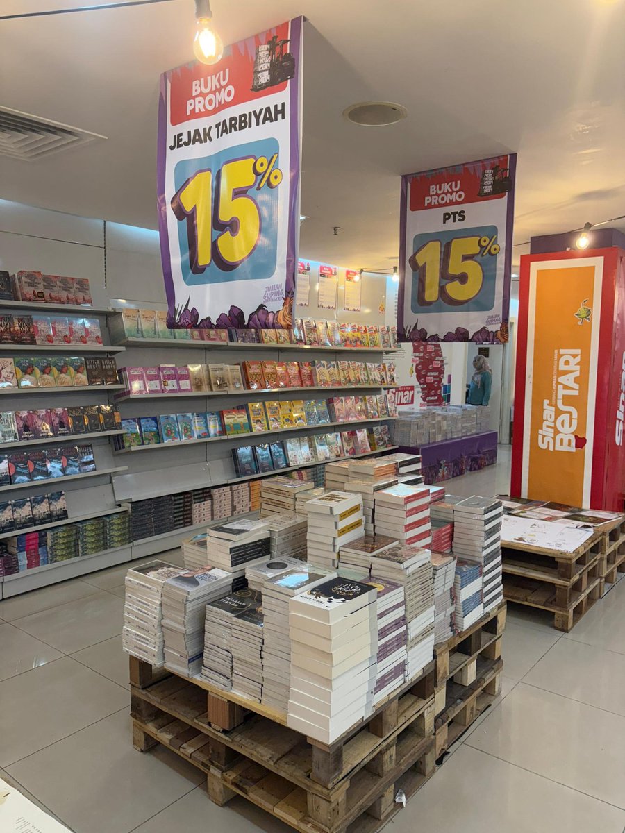 jejaktarbiah's tweet photo. 3 pesta buku sedang berlangsung &amp; anda boleh dapatkan buku² jejak tarbiah di sana! 😊👋

📌 Pesta Buku Kedah @ Village Mall, Sungai Petani. 24-30 Sept

📌 Pesta Buku Sarawak @ The Hills, Kuching. 27 Sept - 5 Okt 

📌 Jualan Gudang Karangkraf, Shah Alam, Selangor. 26 Sept - 5 Okt https://t.co/jNqgGK8N8I