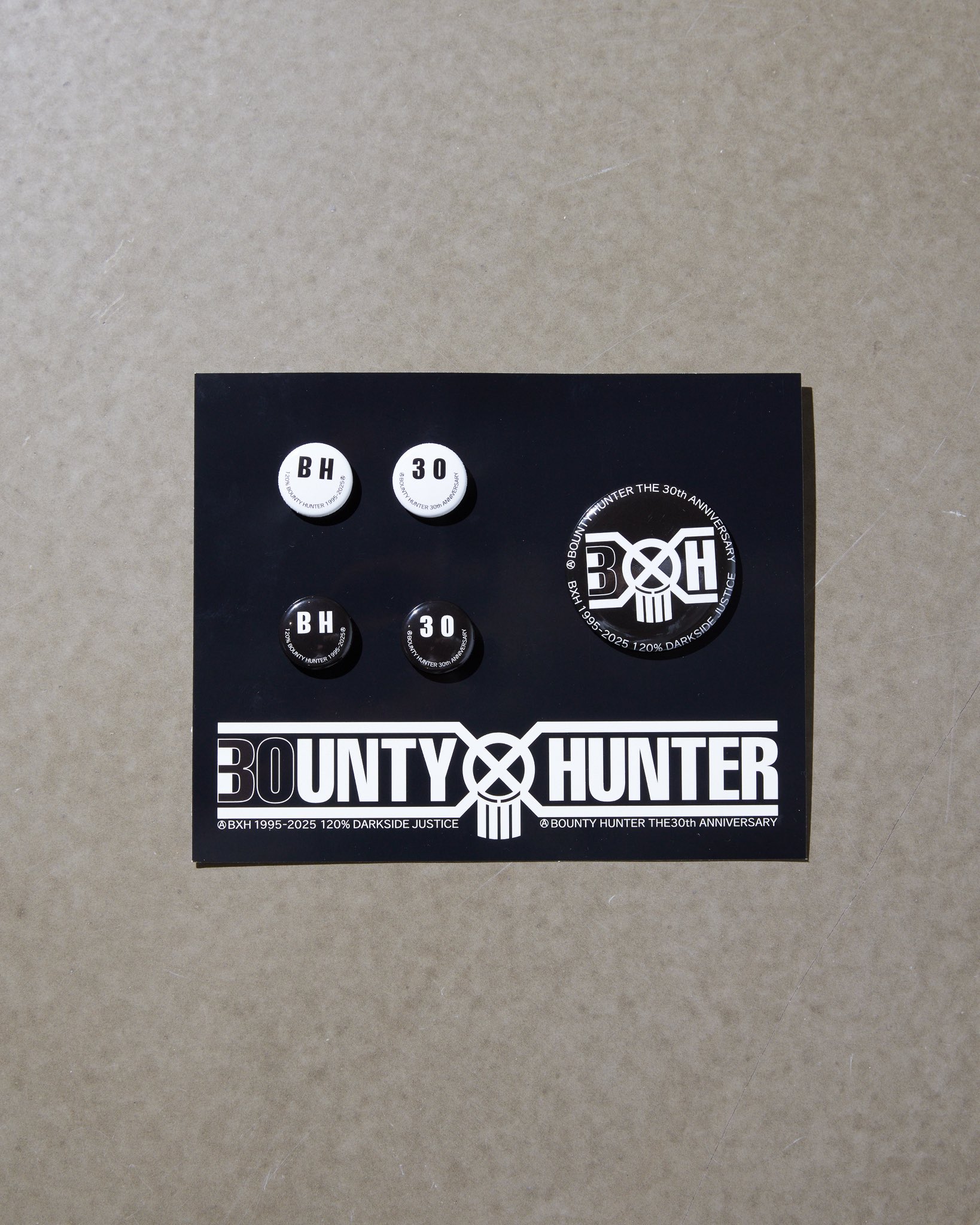 BOUNTY HUNTER 30周年　パンフ ステッカー 缶バッジ キーホルダー 2025年最新】bounty hunter バッジの人気アイテム - メルカリ