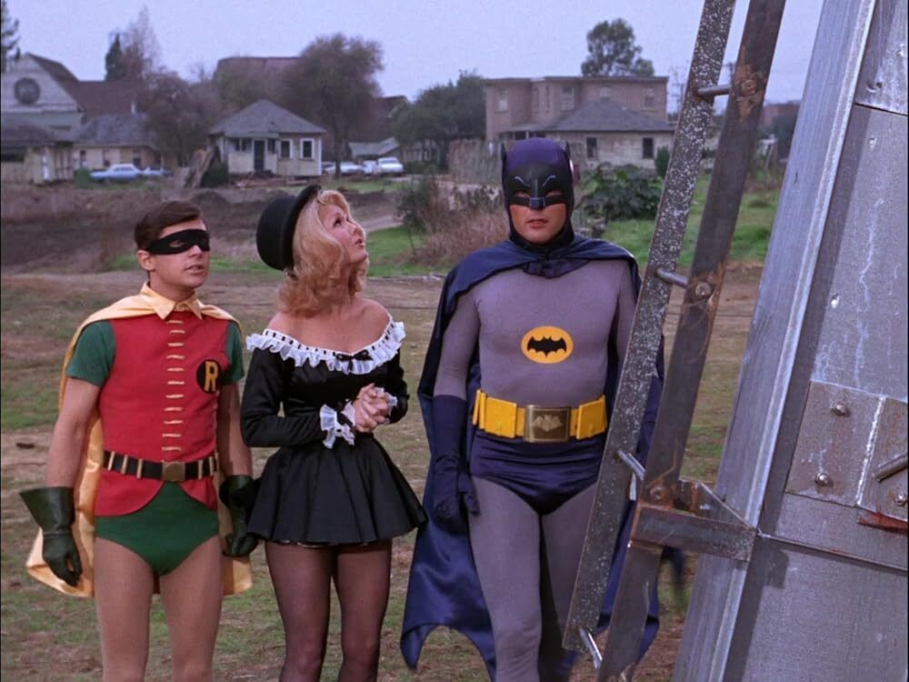 TalkingPicsTV's tweet photo. Holy gem thefts! The Mad Hatter steals a ruby in 🦇 BATMAN (1967) at 9:05am #TPTVsubtitles
Stars #AdamWest #BurtWard and #DavidWayne in 🎩 'The Mad Hatter Runs Afoul'. https://t.co/txMlk0kvpm