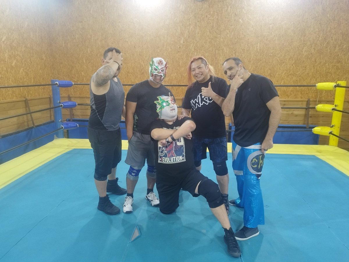 Entrenamiento en <a href="/SecretBase2009/">プロレスリング・SECRET BASE</a> <a href="/octopus9ball/">清水基嗣MototsuguShimizu</a> <a href="/Yorvak/">Yorvak</a> <a href="/Radioac71264509/">⚛️ Radioactivo ⚛️</a> y un Ajolote un poco gordito <a href="/dai_lucha/">HANAOKAᕦ( ･ὢ･ )ᕤ</a> 😅
