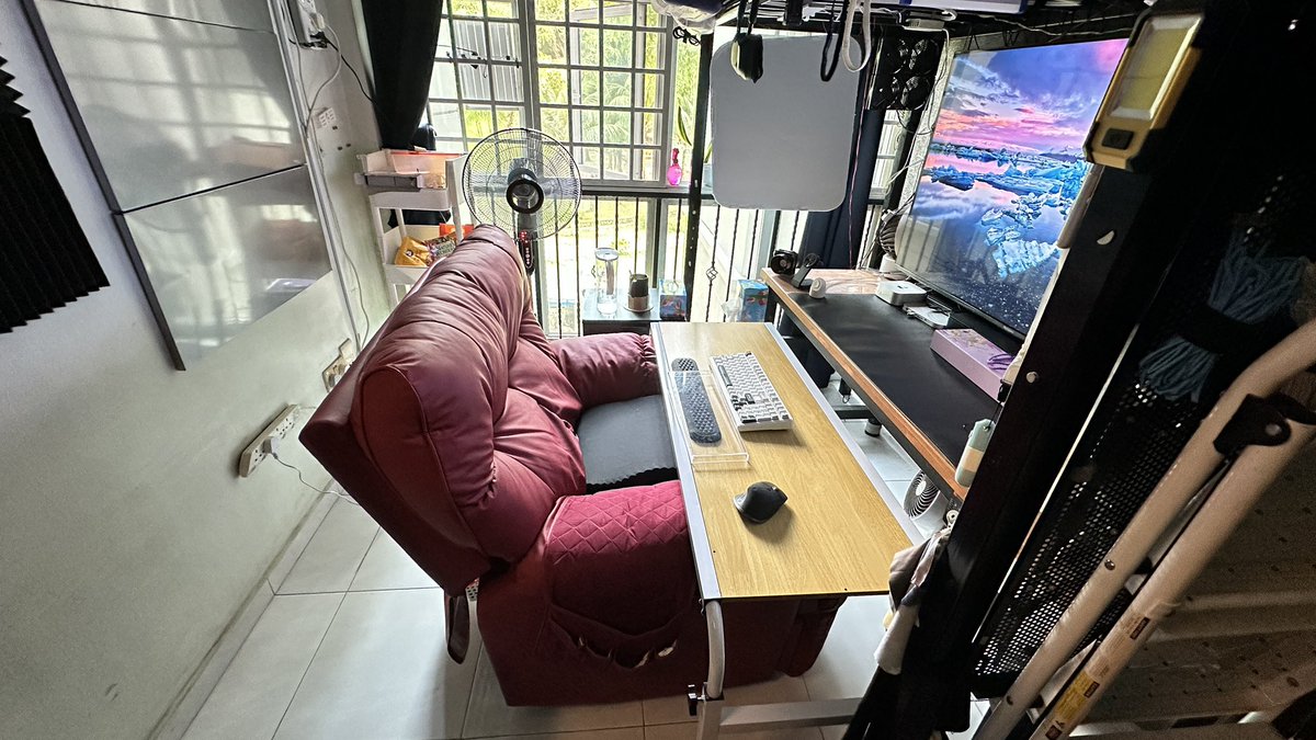 SimonTay78's tweet photo. Man cave 2.0 coming together nicely https://t.co/Rj2VvzGyvn