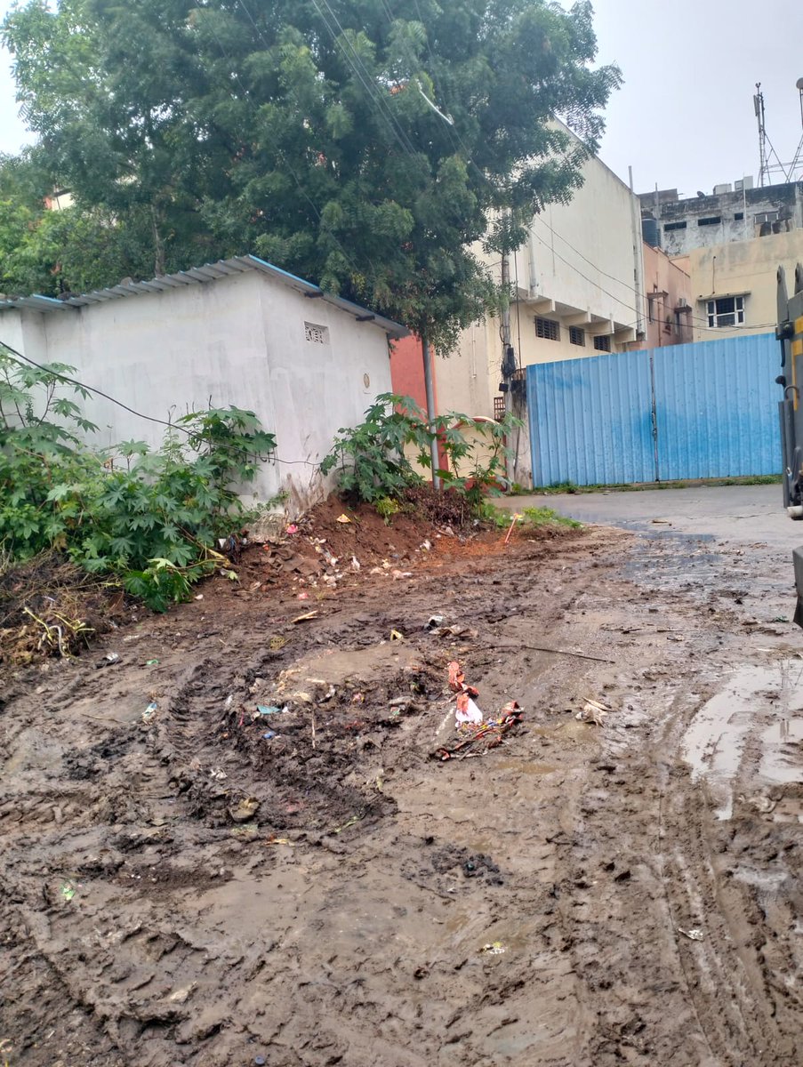 amoh_c28's tweet photo. @SHIVA14055868 @GHMCOnline @CommissionrGHMC @ZC_Secunderabad @revanth_anumula @gadwalvijayainc Good morning sir sanitation team attended the complaint and cleared the garbage from a specified location https://t.co/l2X1lnJ96c