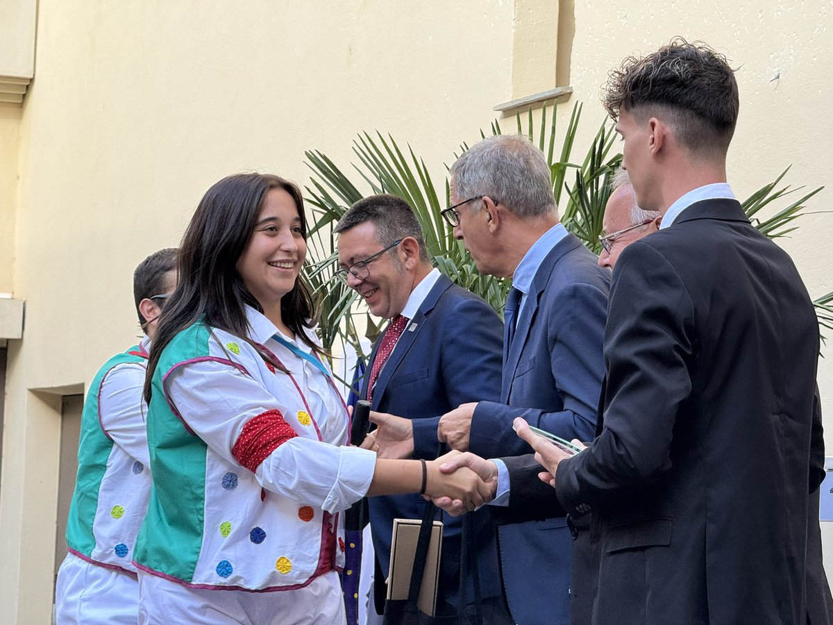 Amics catalans,
Benvinguts sigueu tots vosaltres i els artistes d’<a href="/Adifolk_oficial/">Adifolk</a> a Còrsega. Compartim molt: Mediterrània, cultures, llengües, i lluita polítiques per la dignitat i la llibertat. Gaudiu de Bastia i de la vostra estada a la nostra terra 🎗️

Amichi catalani,