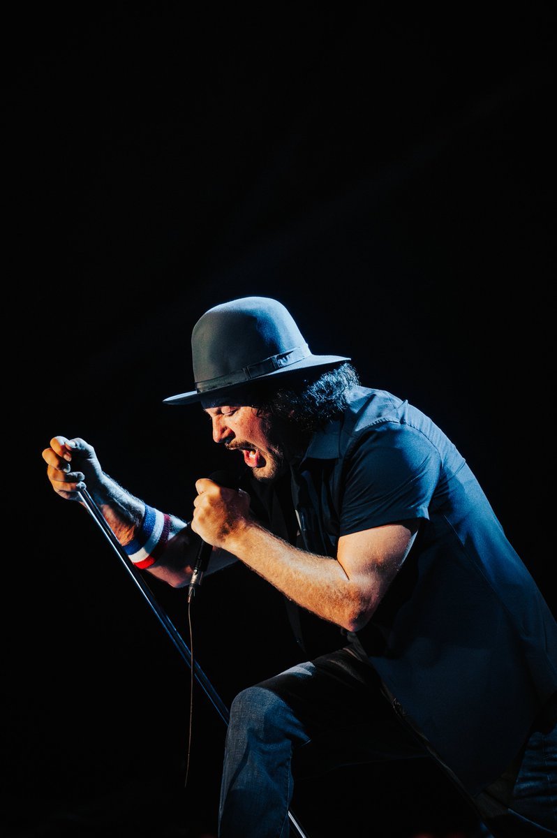 TheOhanaFest's tweet image. @eddievedder and Earthlings closed out Day 1 of #OhanaFest and it doesn’t get any better than this.