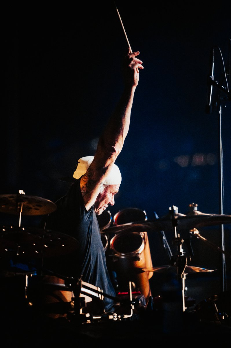 TheOhanaFest's tweet image. @eddievedder and Earthlings closed out Day 1 of #OhanaFest and it doesn’t get any better than this.