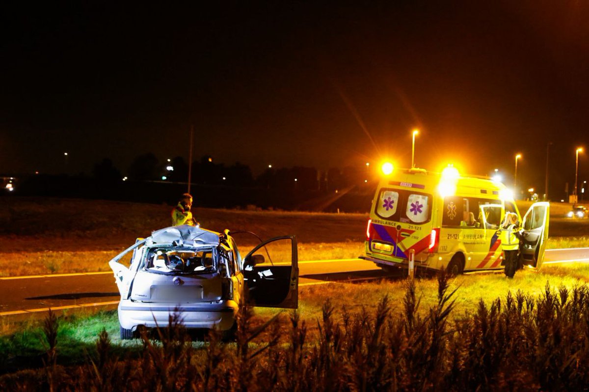 Auto over de kop op afrit A50 Sint-Oedenrode meierijstad.nieuws.nl//112/auto-over…