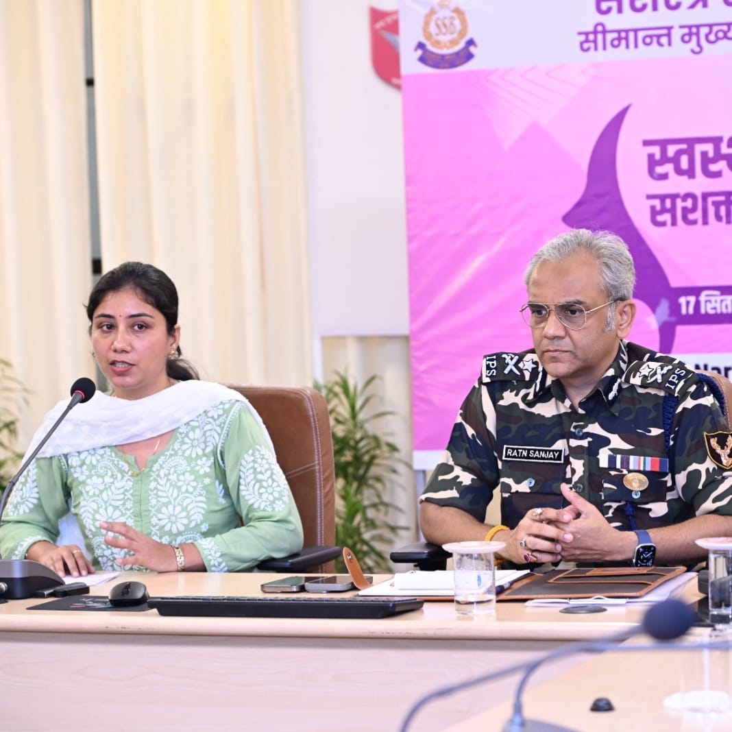SSBFTRLUCKNOW's tweet image. 26.09.2025 को फ्रंटियर HQ #SSB लखनऊ में #स्वस्थनारीसशक्तपरिवार अभियान के तहत महिला स्वास्थ्य कार्यशाला आयोजित। श्री रत्न संजय, IG के मार्गदर्शन में डॉ. तनु शर्मा व डॉ. दीपती वर्मा ने स्त्रीरोग स्वास्थ्य पर व्याख्यान दिए। 671 प्रतिभागी ऑनलाइन जुड़े।&quot; @PIBHomeAffairs
@SSB_INDIA