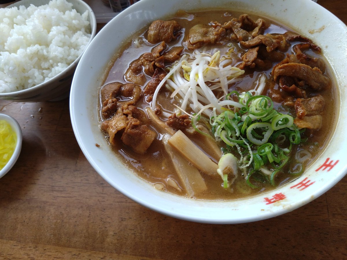 王王軒]藍住町)
支那そば肉入り(並)900円
めし(小)150円

野球練習後の空腹もあいまって
マジ美味い♪