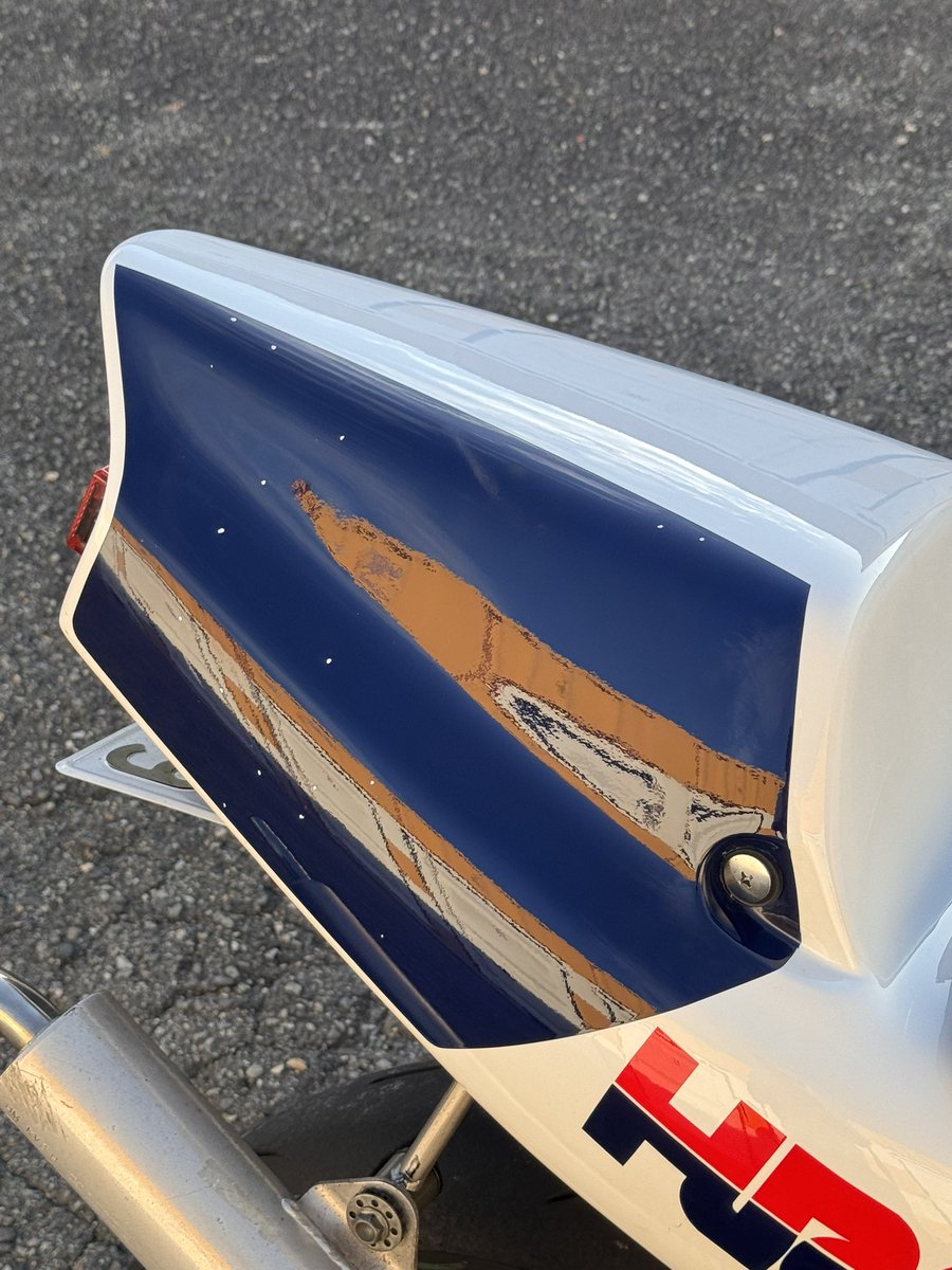 シートカウルにめっちゃ飛び石喰らってやけど😭