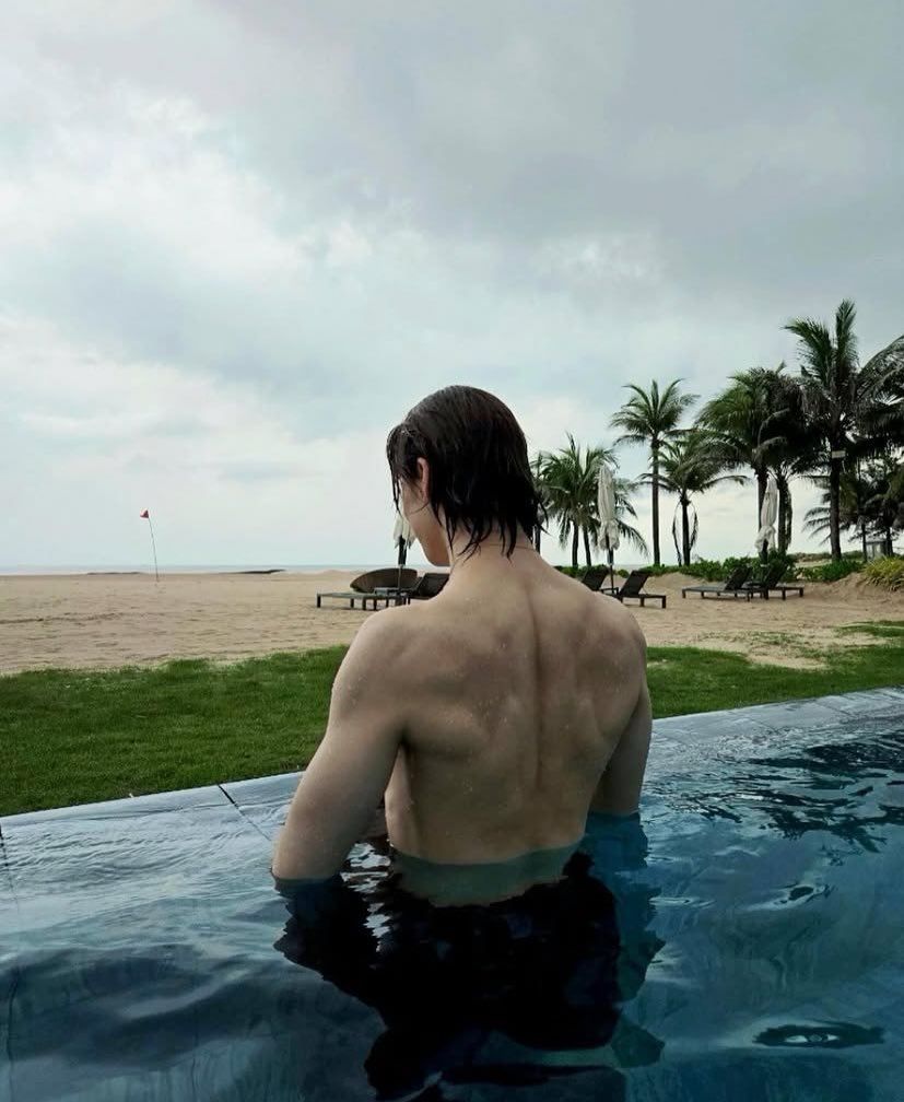 ปลาฉลาม (ชื่อทางวิทยาศาสตร์: Selachimorpha) เป็นปลาในชั้นปลากระดูกอ่อน จำพวกหนึ่ง มีจุดเด่นคือ หล่อ เครื่องหน้าพุ่ง ตัวสูง ขายาว ไหล่กว้าง เอวเล็ก มีกล้าม เสียงนุ่ม ยิ้มสวย ใจดี นิสัยบ๊อกแบ๊ก