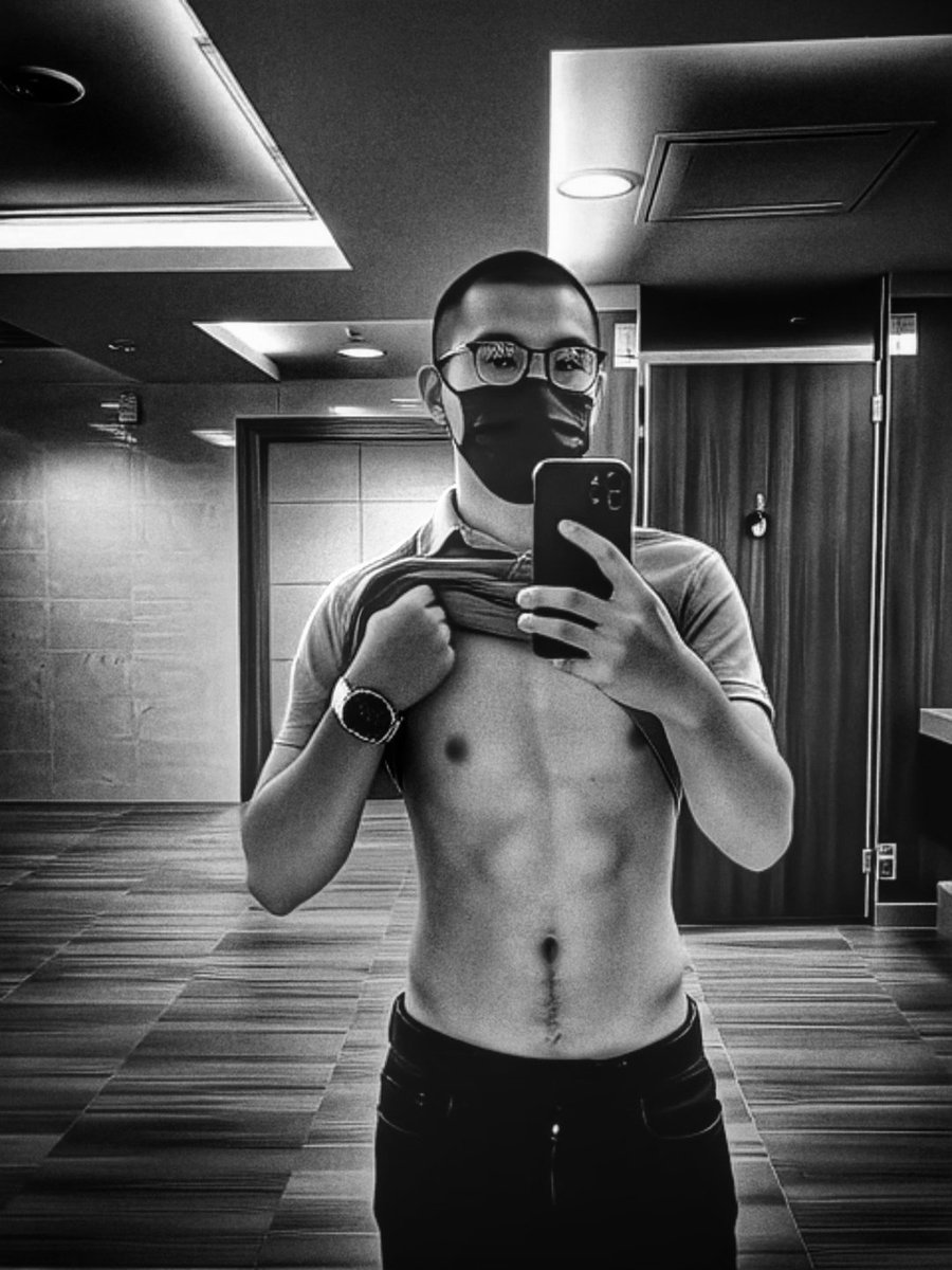 入伍滿月🪖
每天操  每天濕
腹肌漲  屌也漲
求解
#苗栗 #單男 #軍旅人生