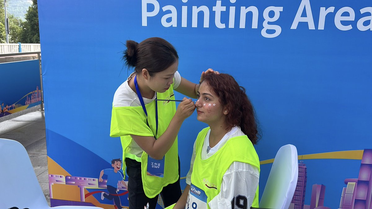 iChongqing_CIMC's tweet photo. And we're off! 🏃♂️💨 Racing through China's deepest subway station—860 steps, 141 meters straight down! 100 runners, including 30+ international visitors, took on the Hongyan Vertical Marathon. The vibes were immaculate with on-site face painting! 🎨
#VerticalMarathon #China #Chongqing #Sports
