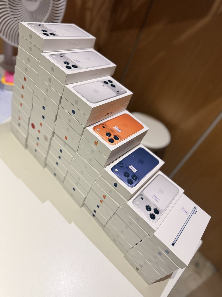 dabz_global's tweet photo. IPhone 17 series! Brand new selling!!! PHYSICAL + ESIM

IPhone Air 256gb - N1,700,000

Iphone 17 pro 
256gb - N2,050,000
512gb - N2,350,000 

Iphone 17 pro max
256gb - N2,600,000 
512gb - N2,800,000
1TB- N3,500,000 https://t.co/S1V1iIfIoE