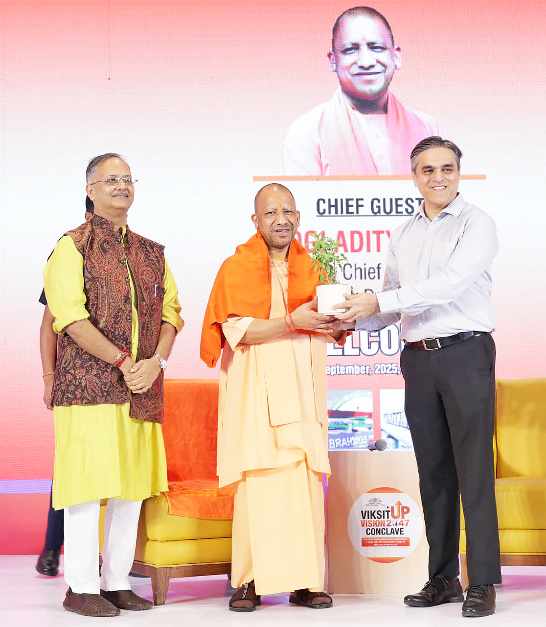 बरेली बवाल: CM योगी बोले- मौलाना भूल गया किसका शासन है, ऐसा सबक सिखाएंगे, पीढ़ियां दंगा करना भूल जाएंगी