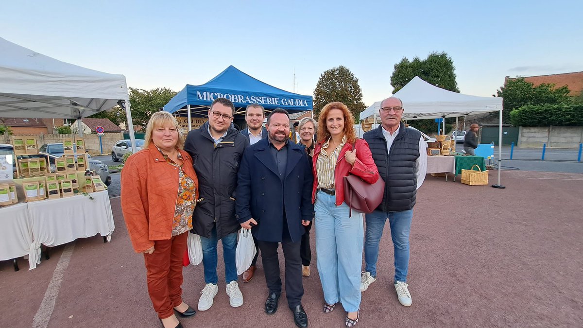 BrunoBilde's tweet photo. Hier, en fin de journée, avec @Thom_Morelle, nous sommes allés au marché des producteurs et des artisans locaux de #Wingles.
De très belles découvertes sur ce marché artisanal nocturne. https://t.co/S7phEQdaWq