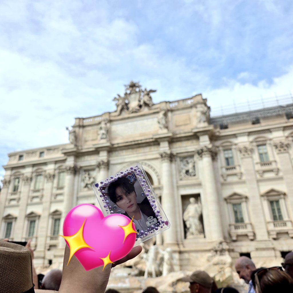 #재쥬예절샷
아침부터 비맞으며 바티칸 줄 기다린 재랑이 칭찬해~~~ 어딜가나 사람이 너~무많아따.. 하지만 오빠와 함께 찍겠다는 나의 의지ㅎ-ㅎ 

#김재중 #KIMJAEJOONG #ジェジュン #金在中  
<a href="/bornfreeonekiss/">kimjaejoong</a>