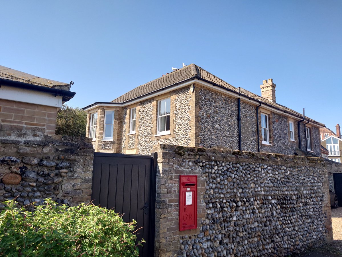 Cromerholiday's tweet photo. Our George V wall mounted postbox now in private use. #PostboxSaturday https://t.co/x6Y476sRSl