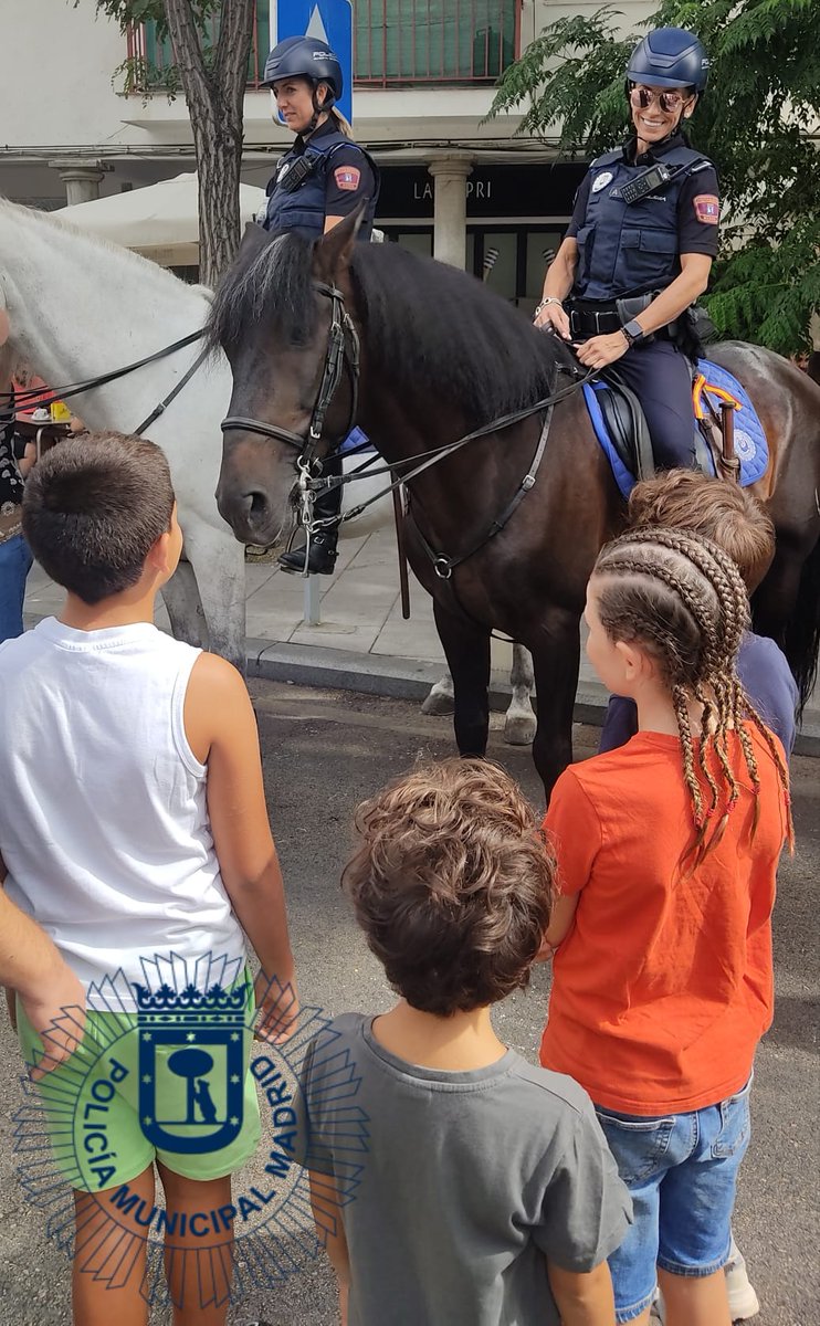 👦👮‍♀️👮‍♂️Sabemos la importancia que tiene que conozcan nuestro trabajo los más pequeños

👨‍👩‍👧Hazles saber que estamos para ayudarles y así si nos necesitan acudirán a nosotros

#SomosTuPolicía
#PoliciaDeMadrid