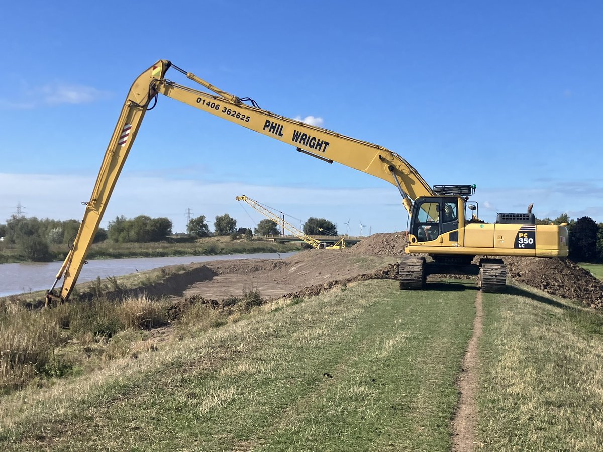 As many in the area will have seen,the Board, along with our subcontractors, have started work on dredging river Nene at Dog in a Doublet Bridge on behalf of the Environment Agency.