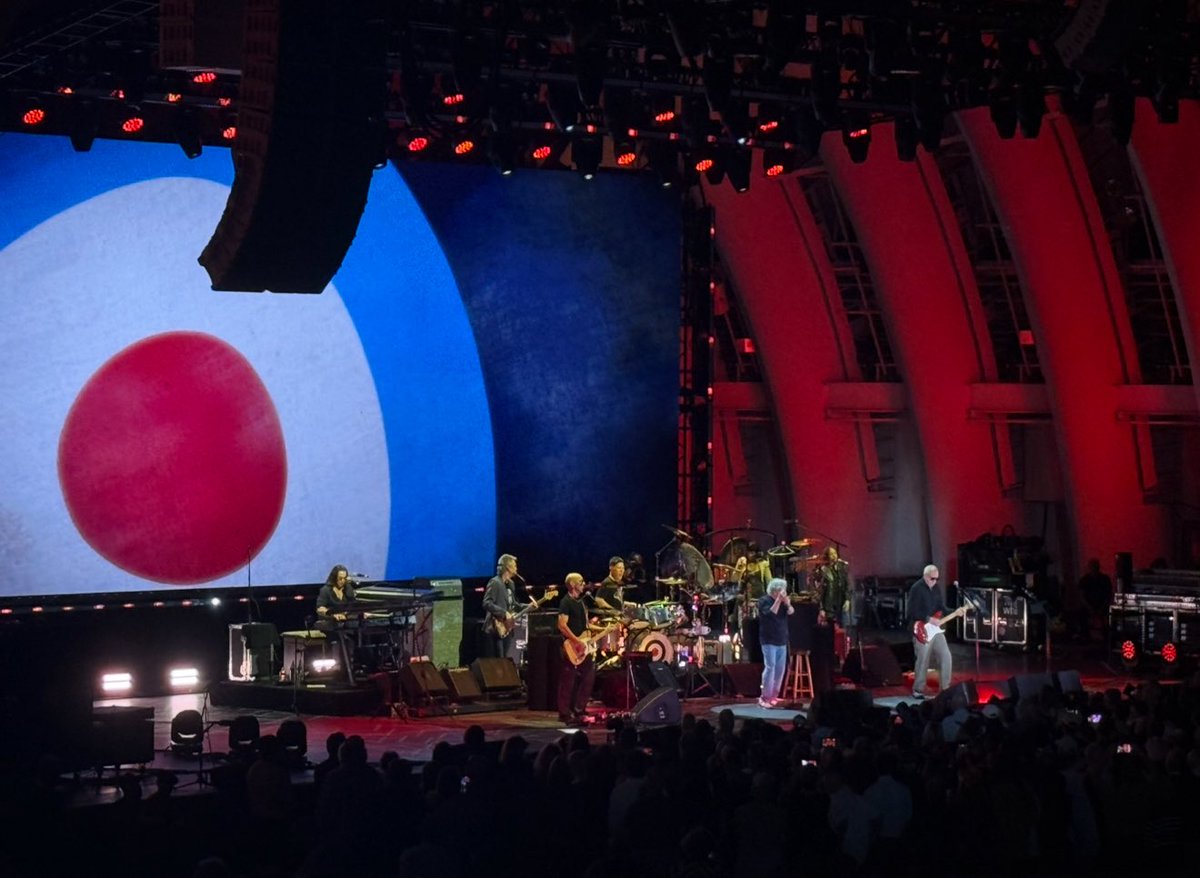 SilRigote's tweet image. It is so inspiring and beautiful to see one idol idolizing the other. The admiration and respect Vedder has always had for The Who all these years, is just fulfilling. How luck am I to be able to see both artists back-to-back-to back this week? #TheWho #EddieVedder #OhanaFest