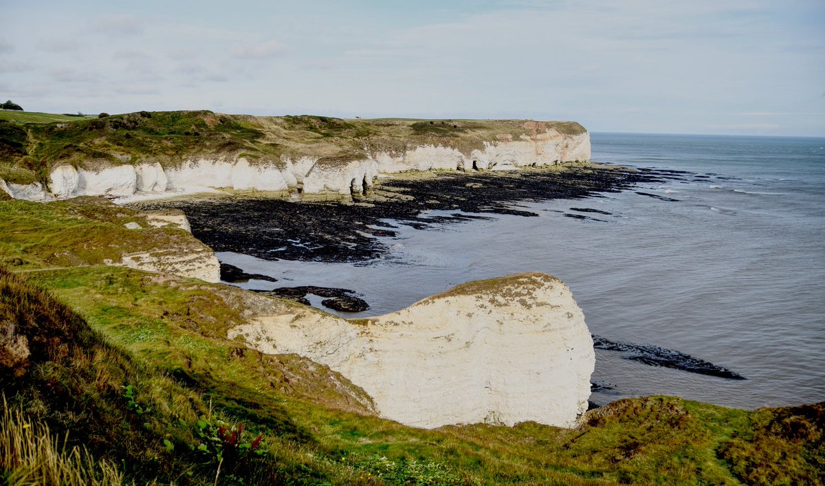 Livindeadgirl00's tweet image. #flamboroughhead #eastridingofyorkshire  #cliffs #lighthouse