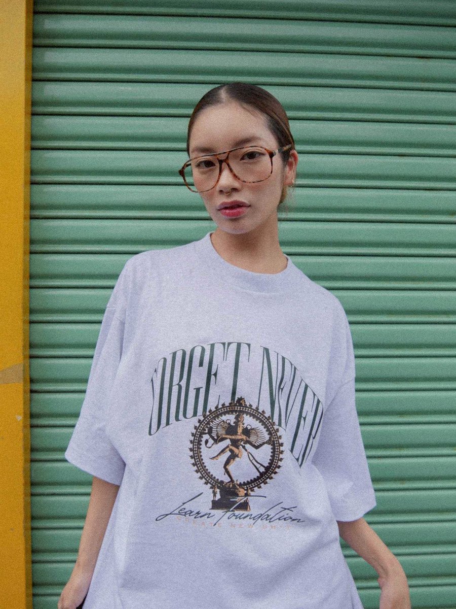 forget_never_'s tweet image. 2025 AUTUMN COLLECTION
“DANCE OF DISTRUCTION”🔥

踊りの神・シヴァが舞う「破壊のダンス」と、現代のBREAK DANCEが交差する。
「壊すことから始まる自由」― 破壊と再生、そのエネルギーを纏うコレクション。

🗓️On sale Now💥💥

▼STORE
forgetnever.stores.jp