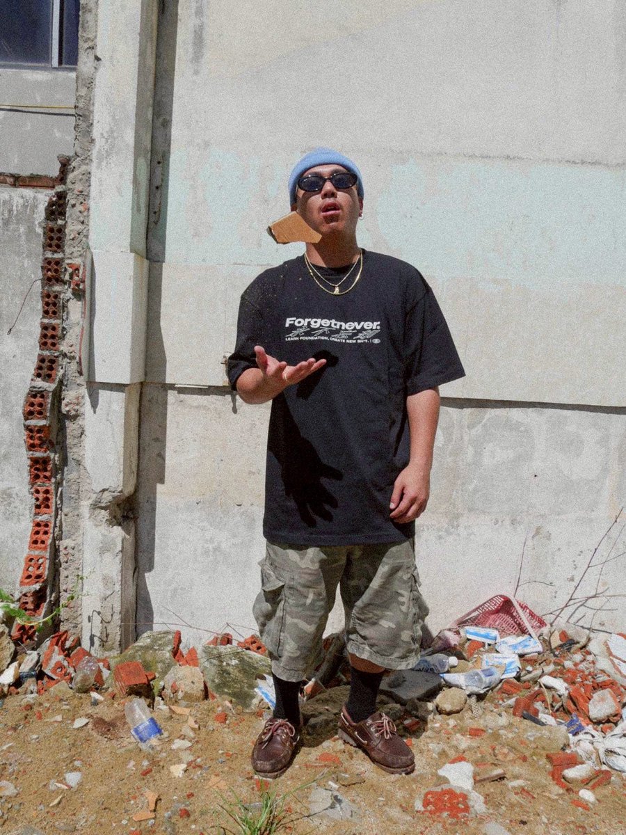 forget_never_'s tweet image. 2025 AUTUMN COLLECTION
“DANCE OF DISTRUCTION”🔥

踊りの神・シヴァが舞う「破壊のダンス」と、現代のBREAK DANCEが交差する。
「壊すことから始まる自由」― 破壊と再生、そのエネルギーを纏うコレクション。

🗓️On sale Now💥💥

▼STORE
forgetnever.stores.jp