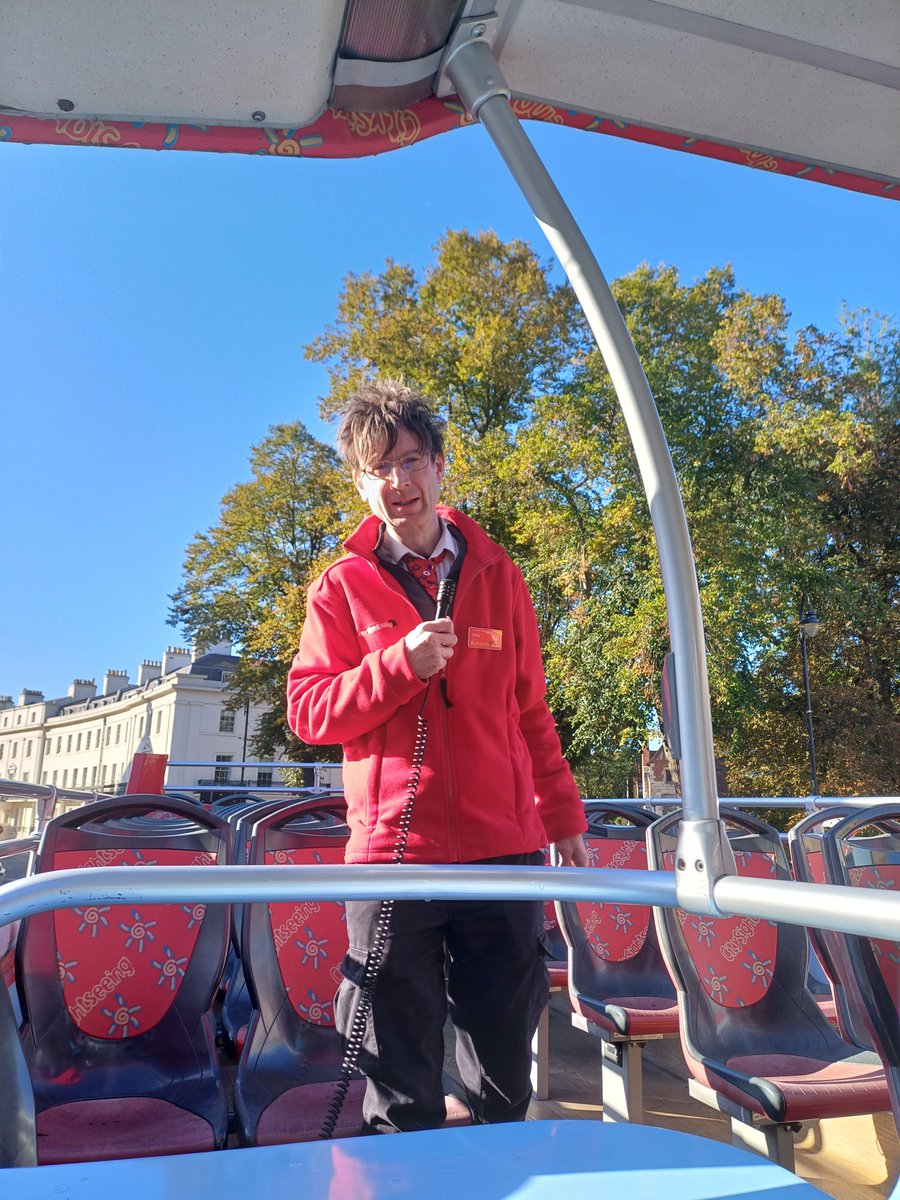 Join our guide Chris on our open-top tours; a wealth of knowledge when it comes to York!📚
Let our guides enhance your experience of the city and transform your trip with tales of Dick Turpin, Roman gladiators, medieval churches and the Viking invasion!⚔️
Live guides every day!🎤