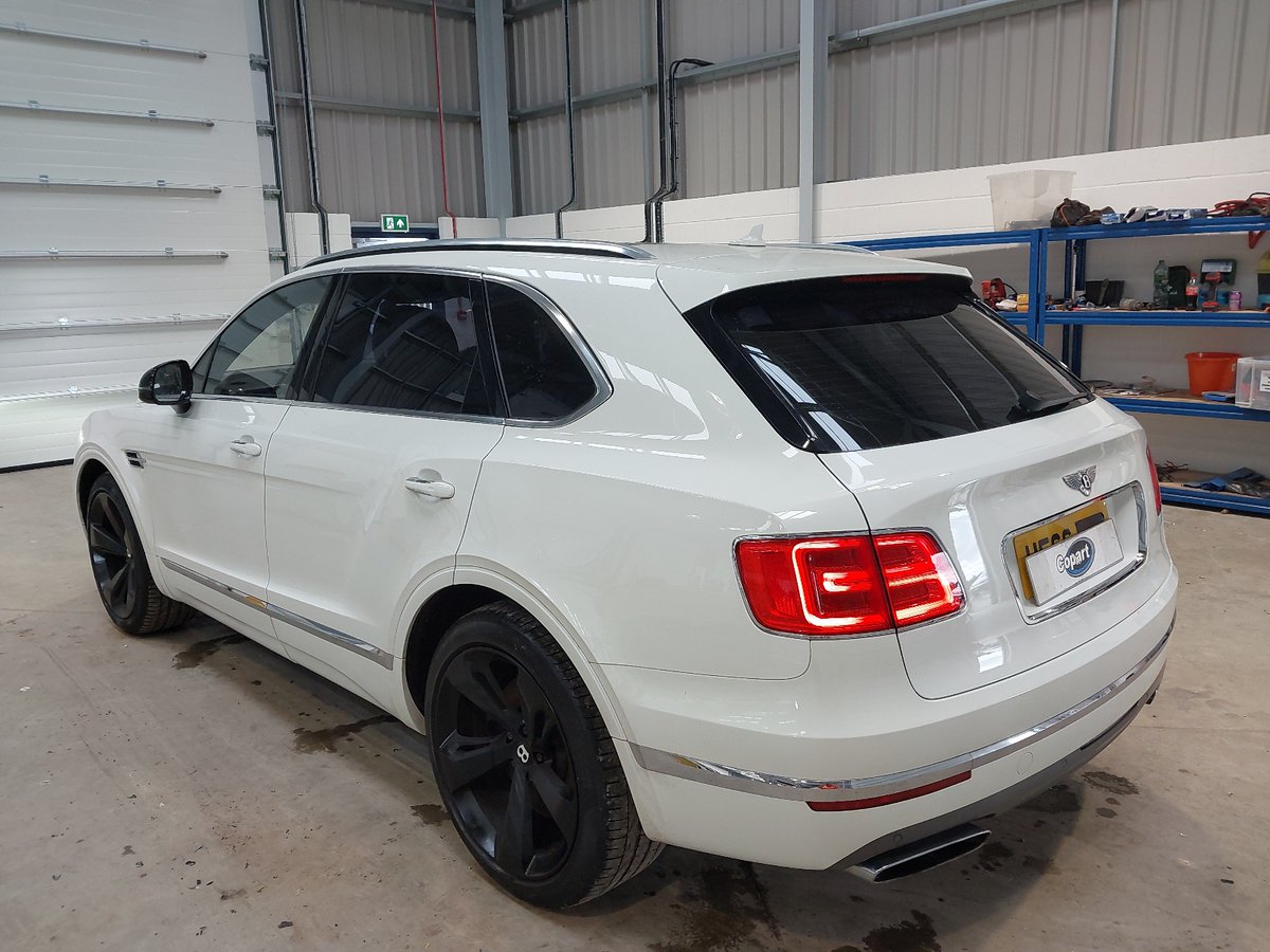 Interested in Bentley's first SUV? A 600bhp, 12-cylinder, twin-turbocharged 4x4 that's dripping with luxury! 💎

🚘 2016 Bentley Bentayga W12: ow.ly/b3g950X2FQQ
🛠️ CAT N | Side | Dents/scratches
📅 Auction info: 08/10/25, Corby
Lot No. 80990605